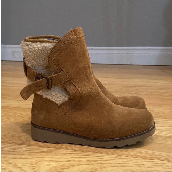 UGG Fall/spring tan suede boots for girls size 2 - Picture 3 of 8